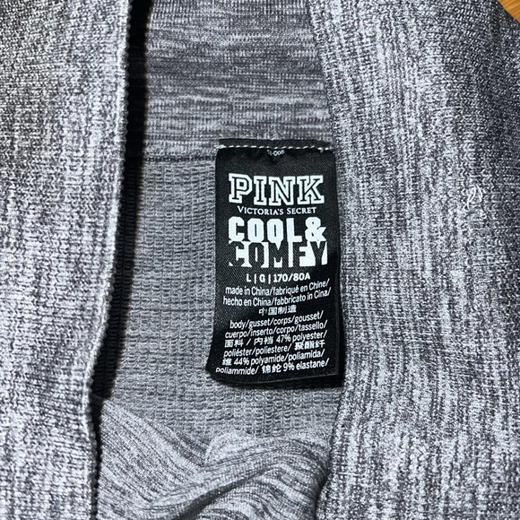 PINK Victoria's Secret Cool & Comfy Gray
Ribbed Cropped Leggings - Picture 3 of 3